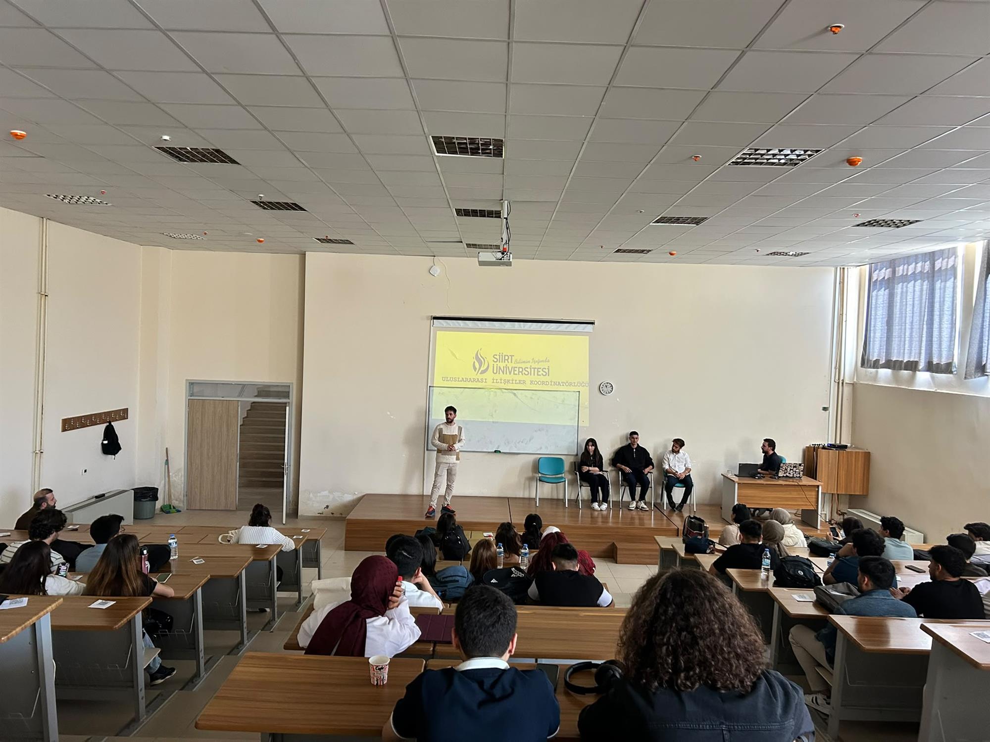 Veteriner Fakültesi Öğrencilerine Yönelik Erasmus+ Bilgilendirme Toplantısı Gerçekleştirildi