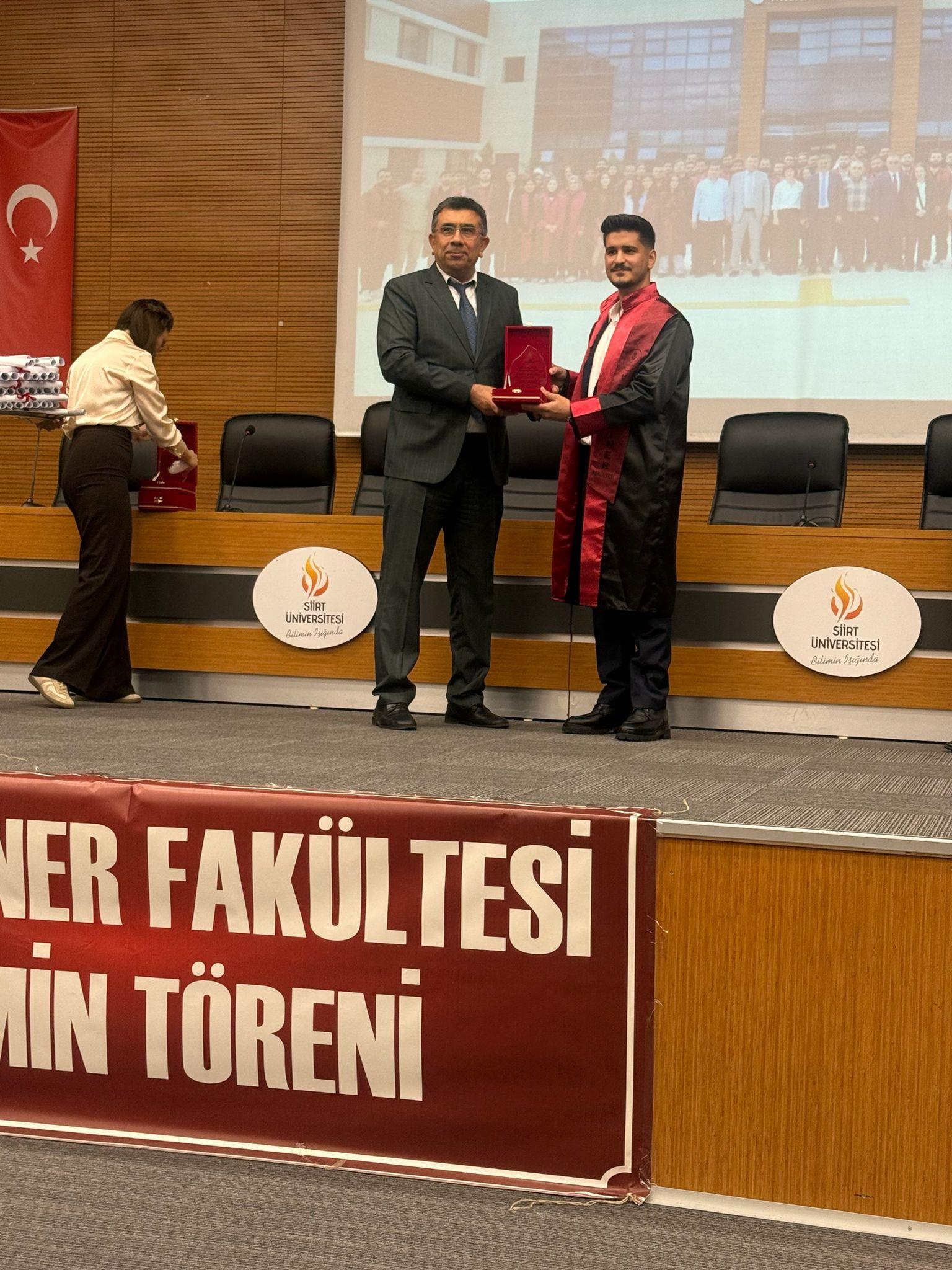 Veteriner Fakültesi’nde Mezuniyet Coşkusu ve Dereceye Giren Öğrencilerin Ödüllendirilmesi